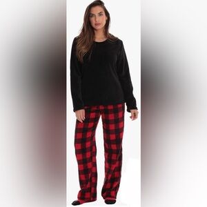 NWT Women’s Just Love cozy fleece PJ set with matching socks size Small
